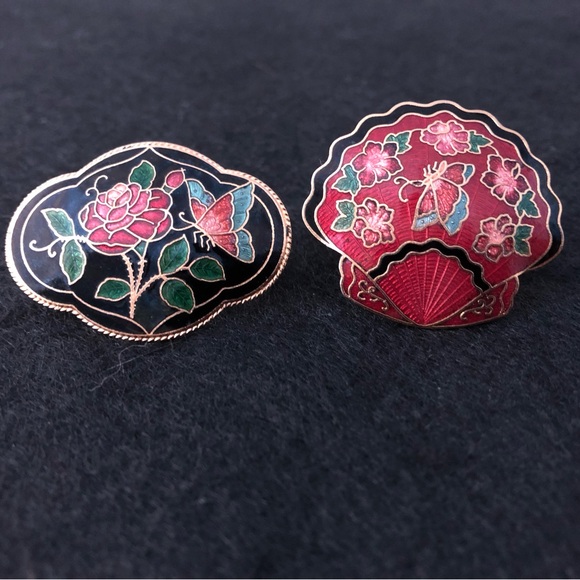 Scarf clips- set of two. Eliminate the hassle of tying that perfect knot! - Picture 3 of 9